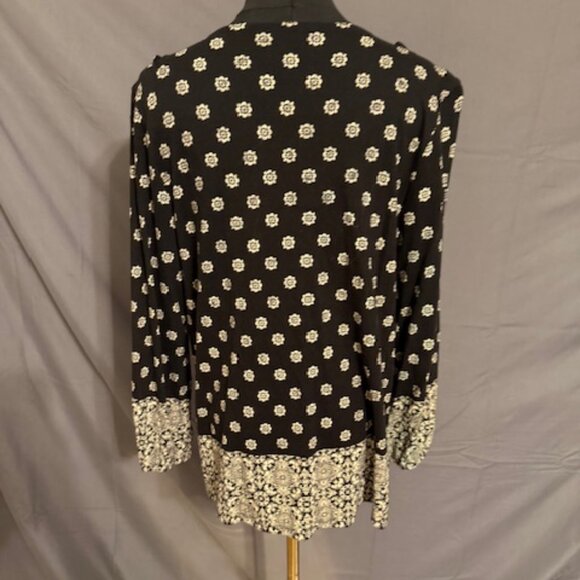 CHICO'S Peasant Blouse Size(L) PTP 21 INCHES - Picture 2 of 4